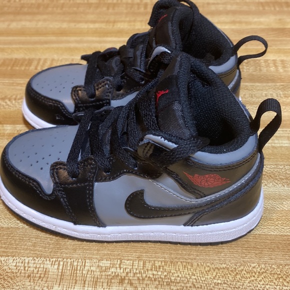 Jordan 1 Mid Shadow Red 640735-096 size 8c - Picture 3 of 7